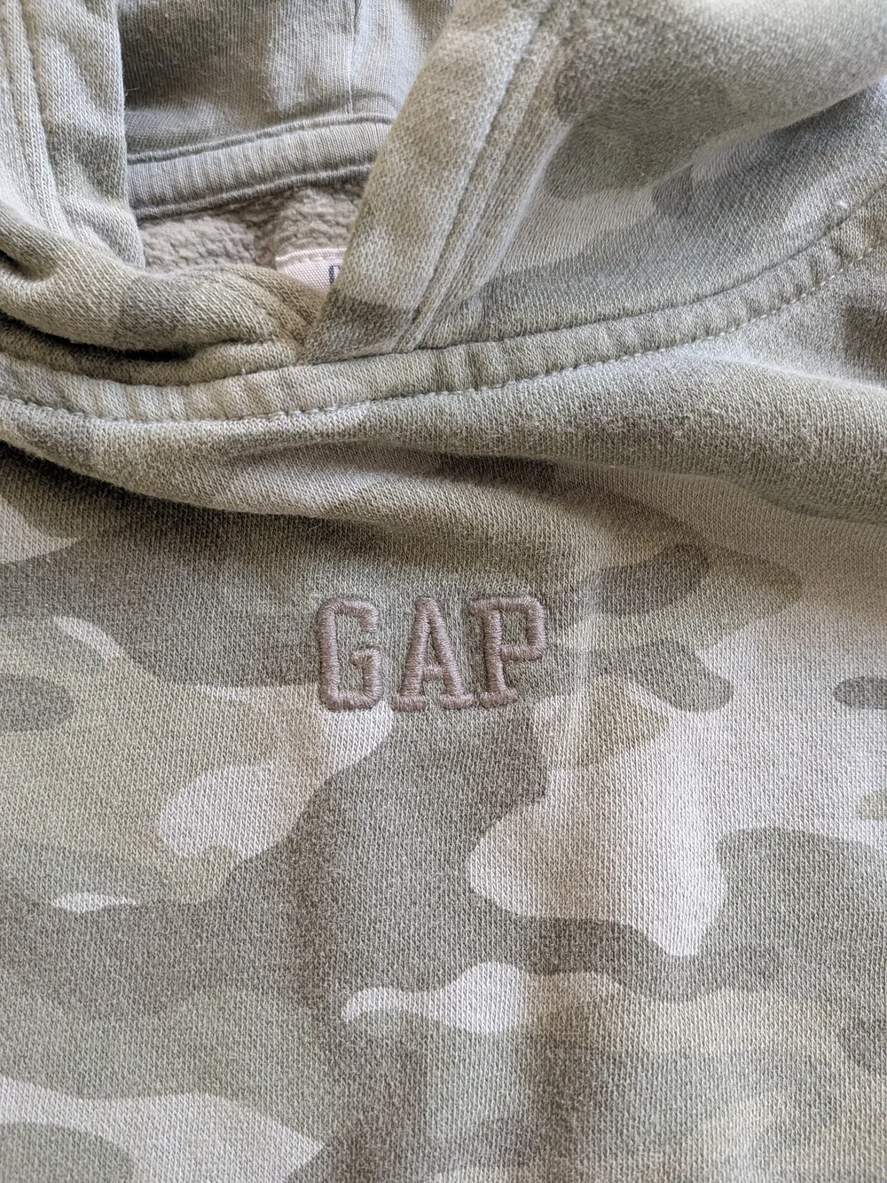 GAP Boy's Olive Green Camo Pullover Hoodie • Size Medium (8)
